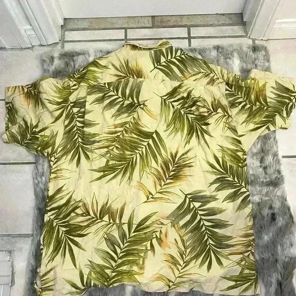 Tommy bahama SILK 100% HAWAIIAN SHIRT SZ XL  TAN GREEN PALM TREE LEAVES - Picture 2 of 5
